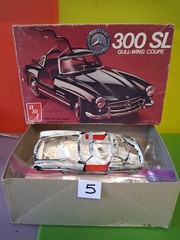 AMT 2304 Mercedes Benz 300 SL Gullwing 1:25 Scale Model kit *OPEN BOX*
