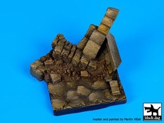 Black Dog 1/35 Ruined Wall Section Diorama Base No.2 (55mm x 55mm) D35055