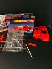 AMT ERTL SNAPFAST PLUS PRO STREET ’92 CAMARO Z28 1:25 SCALE MODEL KIT NEW