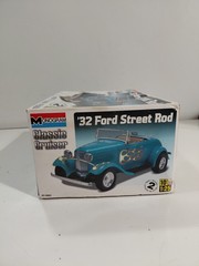 NOB Monogram 85-0882 1:25 Scale 1932 Ford Street Rod Classic Car Model Kit