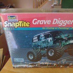 Revell Grave Digger Monster Truck 1/25 Model Kit New Sealed 1998 85-1901