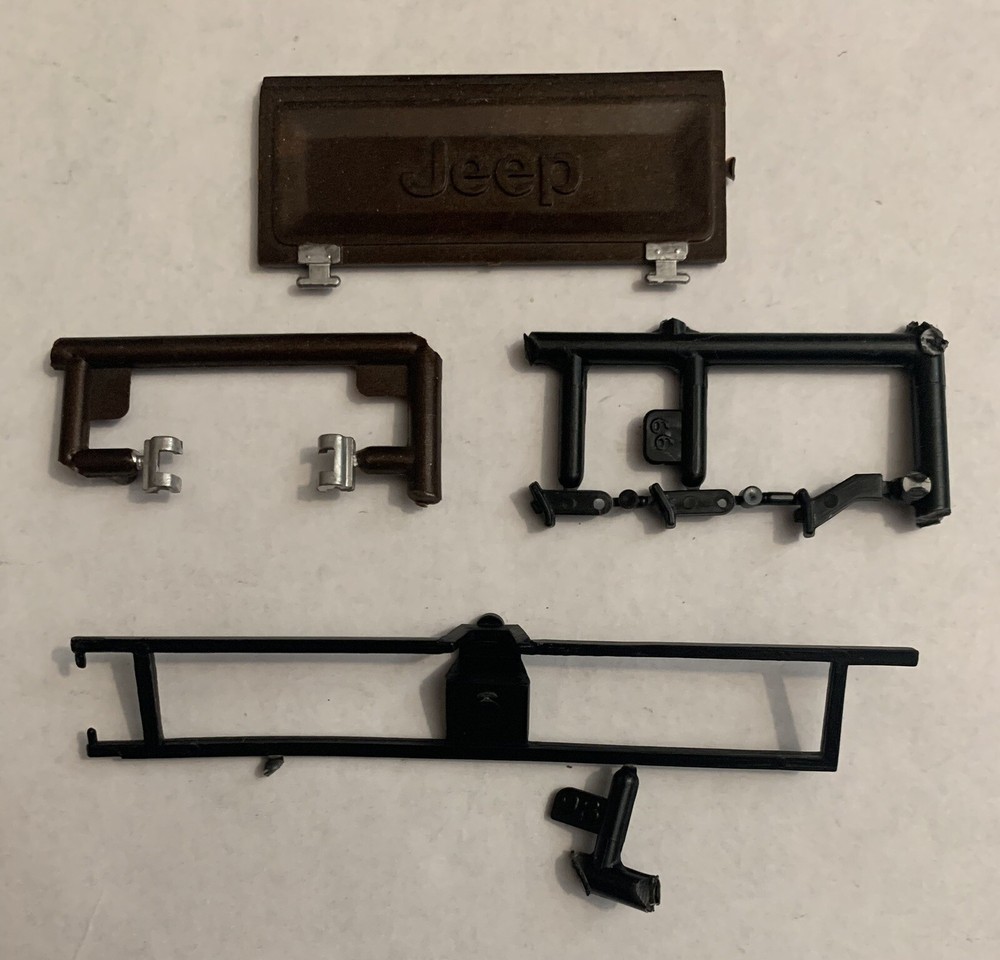1/16 Jeep Golden Hawk TAILGATE/RELATED PARTS see photos 272 1637 Model Car Parts
