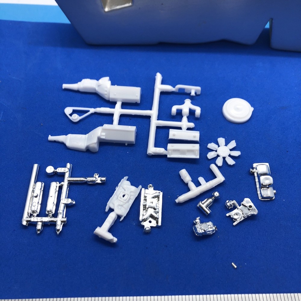 76. Dodge Dart Mopar 360 4 Barrel ENGINE UNBUILT MPC 1:25 Search LBR Model Parts