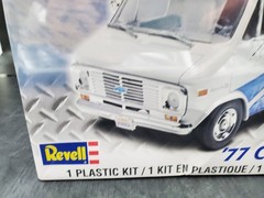 🚦😎REVELL TRUCKS ’77 CHEVY VAN MODEL KIT New Sealed 1977 1:24 85-7221😎🚦READ