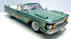 AMT 1:25 Scale 1961 Chrysler Imperial Indy 500 Pace Car Klaver Pro-Built Model