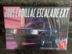 2005 CADILLAC ESCALADE EXT 1/25 AMT ROUND2 NEW SEALED 2022