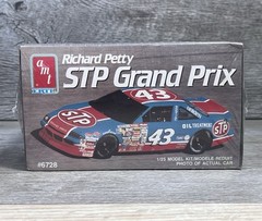 VTG 1990 Richard Petty 1/25 Model Kit NASCAR STP Grand Prix AMT ERTL 6728 SEALED