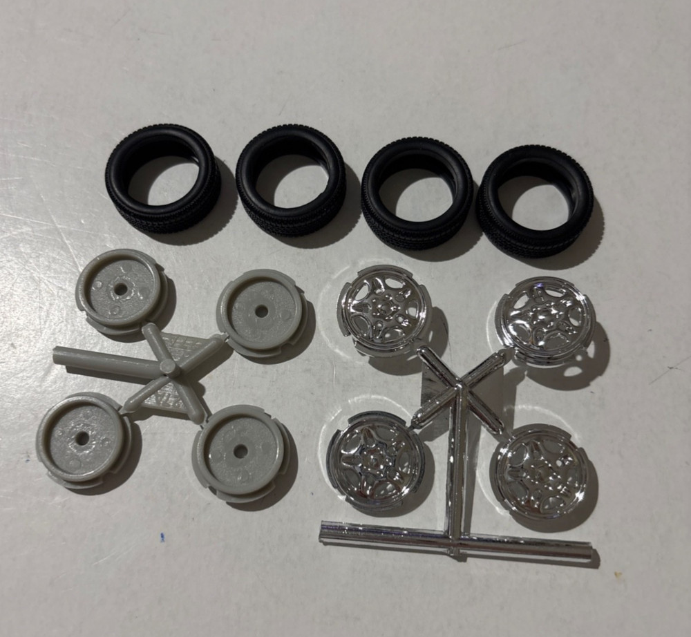 Model Car Parts – AMT 2004 Pontiac GTO Wheels Tires & Wheel Backs 1/25 kitbash