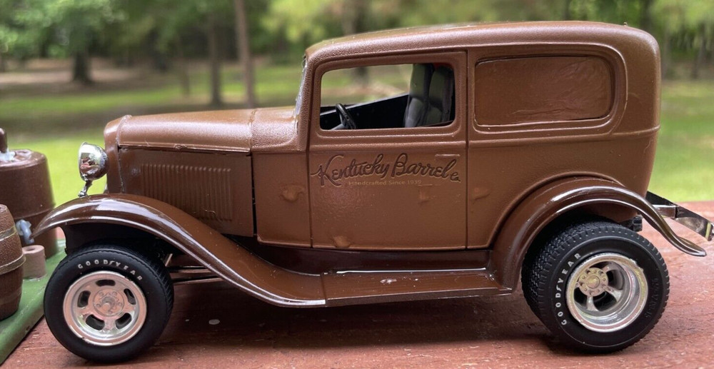 AMT 1932 FORD Kentuky Barrel Automobile Car Transportation Hot Rod Drag Racing