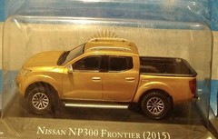 NISSAN NP300 FRONTIER 2017 SCALE DIECAST MODEL 1:43 INOLVIDABLES BUBBLE BROCHURE