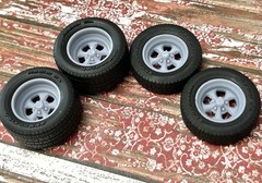 1/24 Scale: 15-inch “Keystone Klassic” Resin Wheels W/ Wide Rear Tires￼