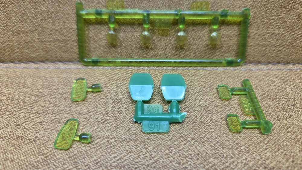 1965 Ford Galaxie GREEN HEADLIGHT LENSES & COVERS 1:25 AMT NEW Model PARTS
