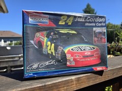 REVELL MONOGRAM 1995 #24 JEFF GORDON DUPONT MONTE CARLO 1/24 CAR sealed 85-2476