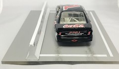 (Auto) 1:24, scale Jersey Barrier Plus Acrylic Base Combo 1/24th scale,TW-48025