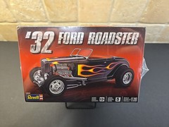 Revell, ’32 Ford Roadster w/newly tooled parts, 1/25 scale !!Factory Sealed!!
