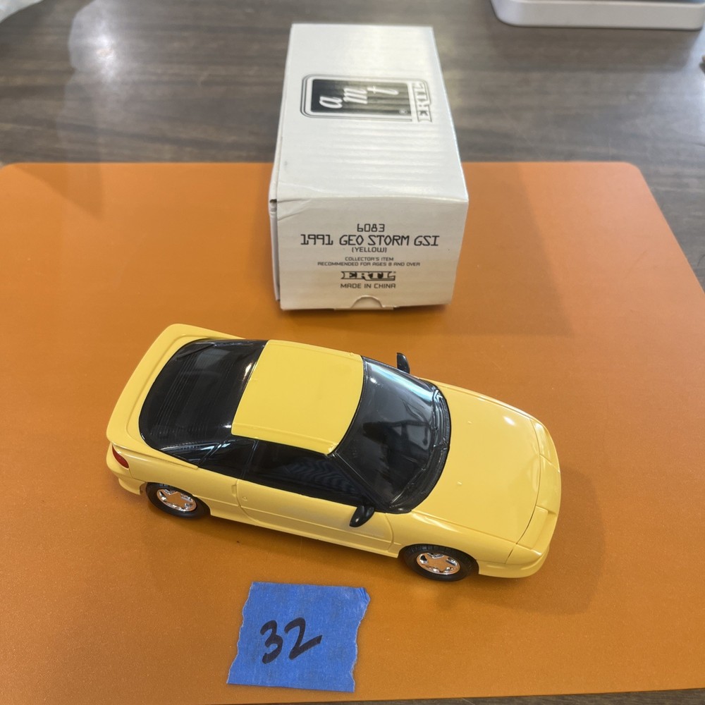 AMT Ertl 1991 Geo Storm GSI bright Yellow Dealer Promo car 6083 1:25