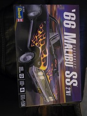 85-4520 1966 Chevy Malibu SS 2N1 Model Car Kit 1:24 Scale 92-Piece Skill Level 4