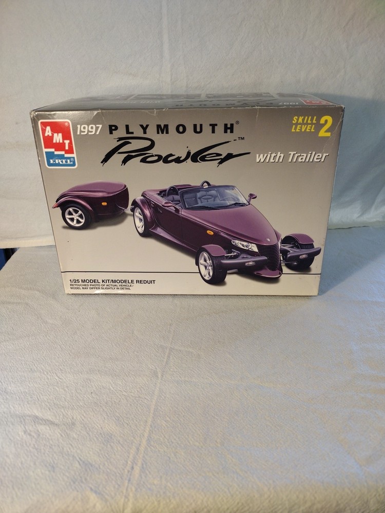 AMT 1997 Plymouth Prowler Plastic Model Car Kit 1:25 with Trailer Open Box