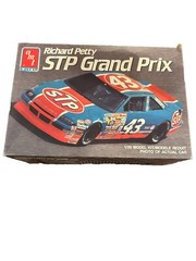 AMT Richard Petty #43 STP Grand Prix 1/25 Scale Kit 6728 Factory Bagged Parts. 2