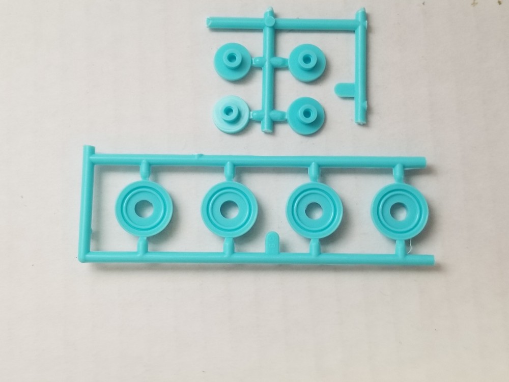 1957 Corvette WHEEL BACKS / INNER WHEELS & RETAINERS from AMT 1:25 Model Kit 57