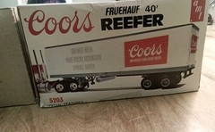Vintage amt COORS Fruehauf 40′ REEFER 1/25 Scale Kit Featuring 5203