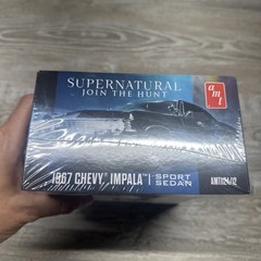 1/25 AMT 1124m: 1967 Chevy Impala 4-Door Supernatural Model Kit