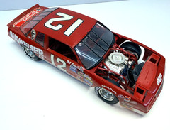 Monogram 1:24 Bonnett’s ’86 #12 Budweiser NASCAR John Klaver Pro-Built Model Kit