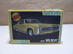 Vintage AMT 1969 Buick Wildcat 1/25 Model Kit Y916-200 New Open Box Parts