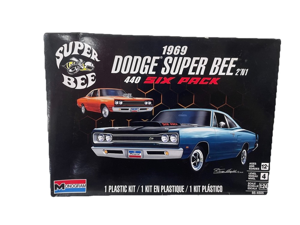 Monogram 1969 Dodge Super Bee 440 6 Pack 2in1 1/24 Plastic Model 85-4505 NOS