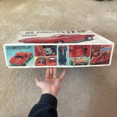 Monogram Car Model Kit 1965 ’65 Corvette Sting Ray Stingray 1/8 Scale Red 2600
