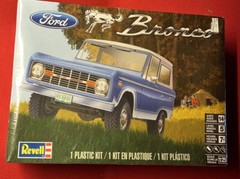 Revell 85-4320 Ford Bronco Truck Kit 1:25 Scale 122-Piece Plastic Kit