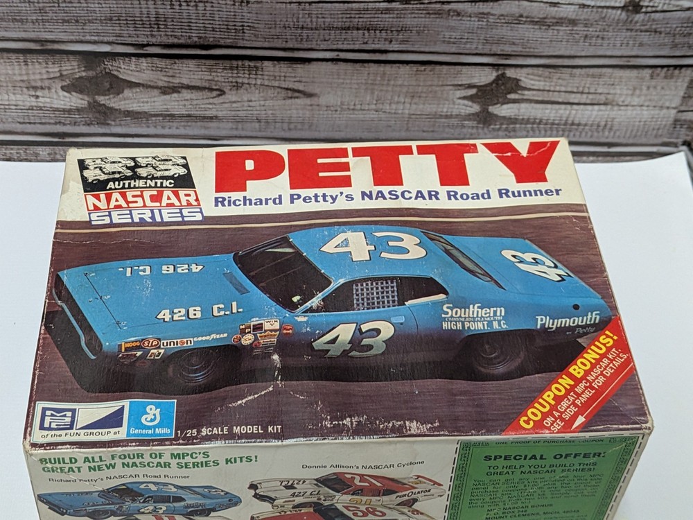 MPC Nascar Series Petty Plymouth Road Runner Model Kit Parts 1/25 Scale