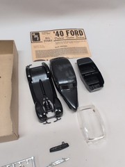 AMT 7240 Kit ’40 FORD DELUXE TUDOR SEDAN All Stars Open Box