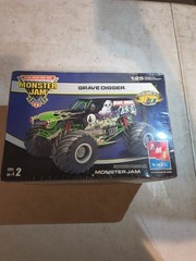 A10B AMT Ertl Monster Jam Grave Digger 1/25 Model Kit 38215 Factory Sealed