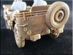BRONCO CB35106 1/35 US GPW 1/4 ton 4×4 Utility Truck(Mod.1942) w/Crew