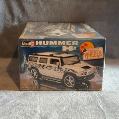 Revell Hummer H2 1:25 White Gray California Wheels Plastic Model Kit 85-2867