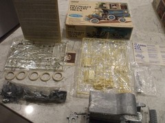HUBLEY / GABRIEL 1/20 SCALE 1909 MODEL T TOURING METAL MODEL KIT UNASSEMBLED NOS