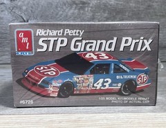 VTG 1990 Richard Petty 1/25 Model Kit NASCAR STP Grand Prix AMT ERTL 6728 SEALED