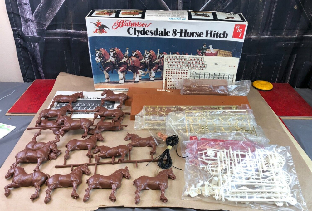 OPEN BOX AMT MATCHBOX 1:20 Model Kit BUDWEISER CLYDESDALE 8-HORSE HITCH No. 7702