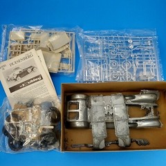 Vintage HUBLEY SJ Duesenberg Classic Metal Model Kit No. 4864 1/18 Scale 1965
