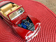 REVELL 1/25 1948 FORD CONVERTIBLE FACTORY BUILT UP BOX ART STUDIO DISPLAY MODEL