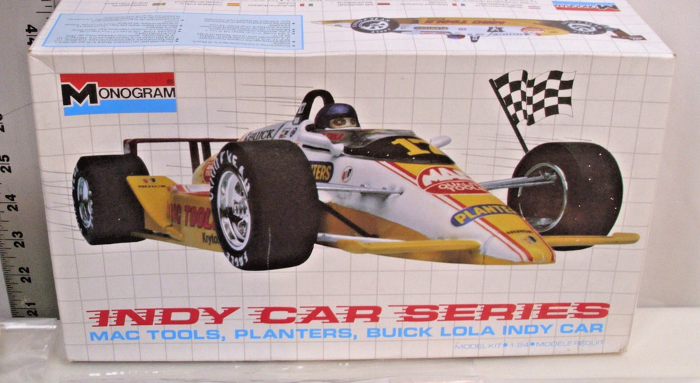 MONOGRAM INDY CAR SERIES MAC TOOL RACE CAR MODEL KIT 1:24 2930