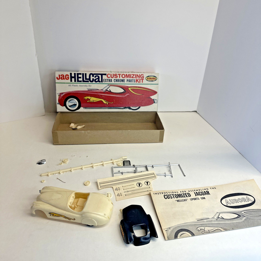 XK120 JAG HELLCAT VINTAGE AURORA 1/32 Plastic Model Kit 1960 Issue Parts only