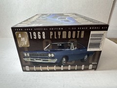 AMT 1968 Plymouth Road Runner Millennium 1:25 Model Kit #30270 NEW OPEN BOX