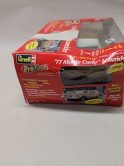 Revell 85-1350 – ’77 Monte Carlo Lowrider Mode Kit – Sealed (Box Damage)