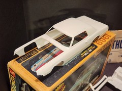 AMT 1969 Ford Thunderbird HT 1/25 Scale Model Kit – Nice Unbuilt Kit, Fair Box