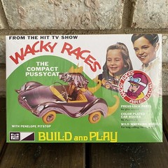 1:25 Wacky Races: Compact Pussycat Figure Snap MPC Model Kit Penelope Pitstop