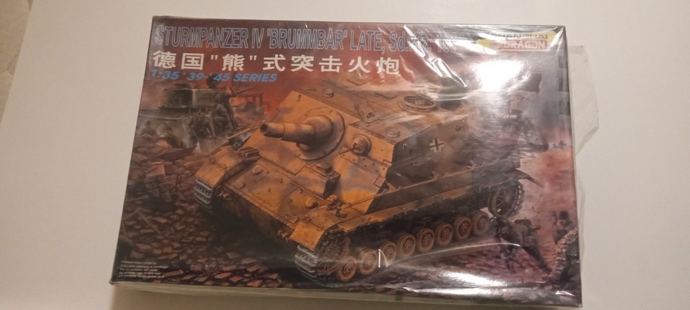 Dragon #6081 Sturmpanzer IV Brummbar plastic armor model kit