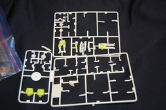 VINTAGE REVELL 1988 GERMAN 1/32 ? 1/24 1/25 FIREFIGHTERS? RARE HTF PARTS SPRUES