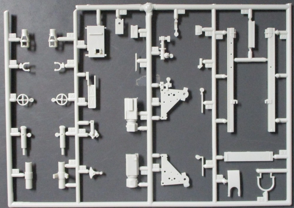 DRAGON 1/35 GERMAN Sd Kfz 164 Nashorn – Parts Lot Ze from Kit No. 6001